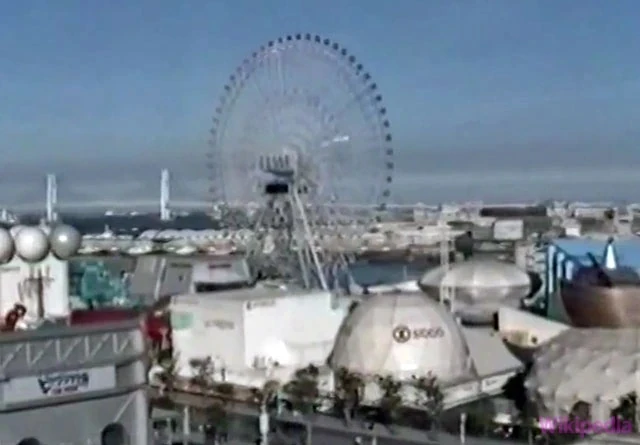 1989年横浜博覧会の会場風景(コスモクロック21方面)